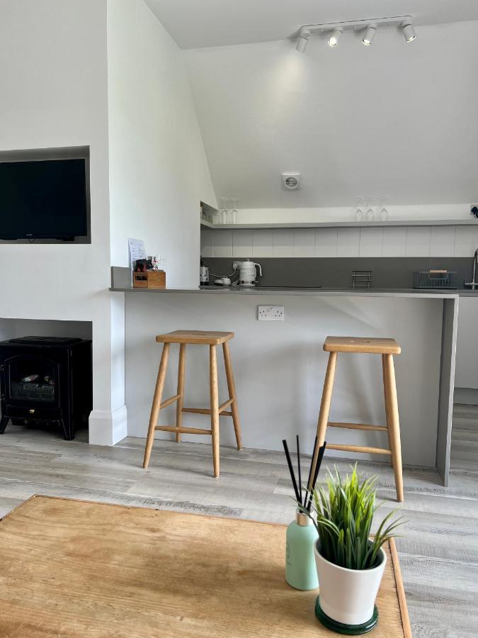 The Loft Studio Apartment - Above Detached New Build Garage Llanymynech Esterno foto